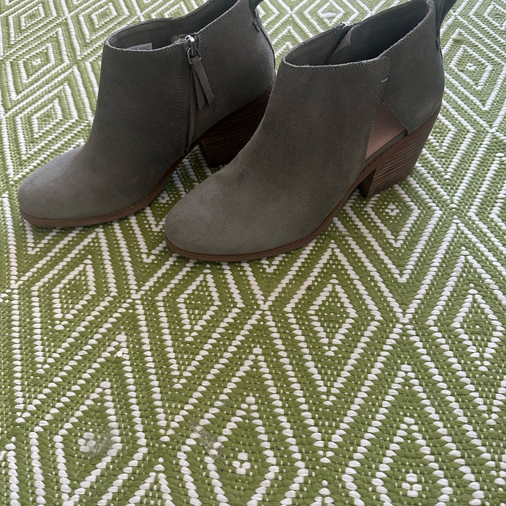 Toms Olive Ankle Boots - Picture 6 of 6